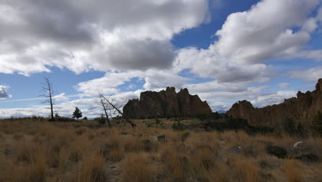 Oregon-Smith-Rocks-clouds-move-over-landscape