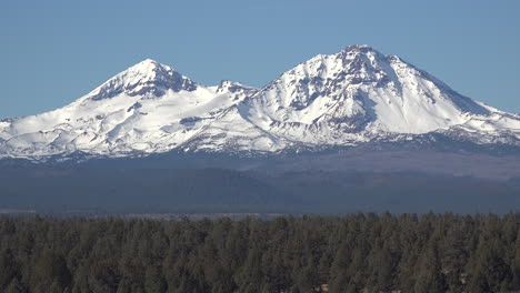 Oregon-close-view-of-the-Sisters