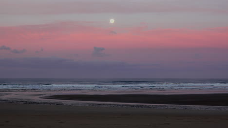Oregon-moon-at-dawn-with-color