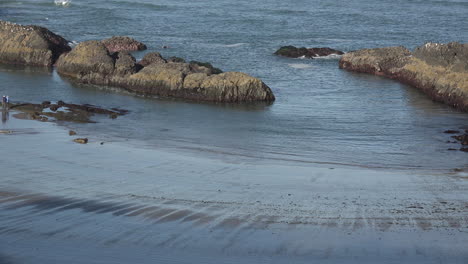 Oregon-surf-at-Seal-Rocks-low-tide