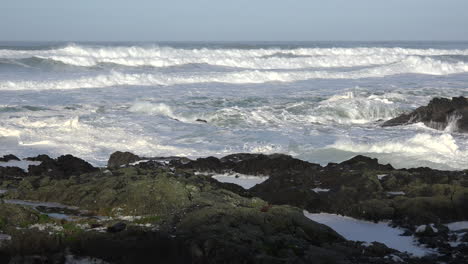 Oregon-Wellen-Springen-In-Die-Luft