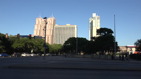 San-Antonio-skyline-and-traffic