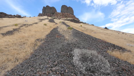 Washington-rocks-extend-down-slope-from-lava-cliffs