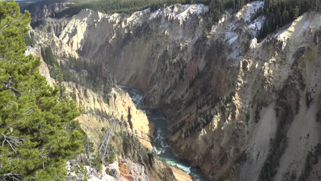 Yellowstone-Canyon-of-the-Yellowstone