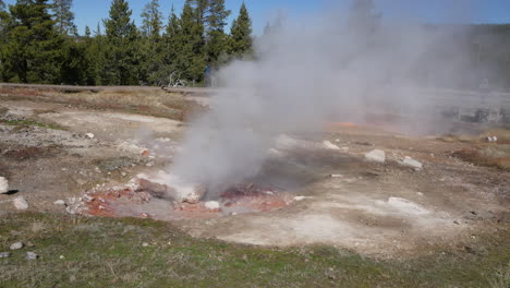 Yellowstone-heiße-Quelle-Im-Unteren-Geysirbecken