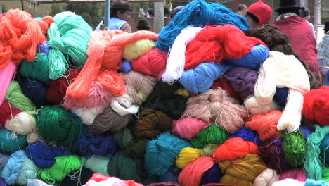 Ecuador-market-&-wool-Zumbahua