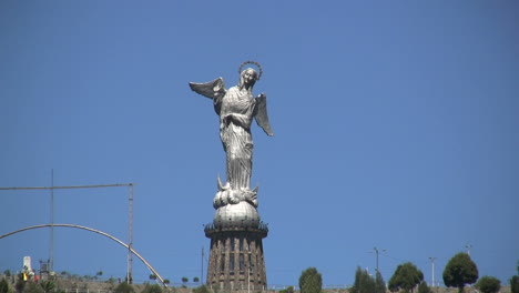 Ecuador-Quito-Angel