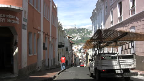 Quito-Ecuador-hill-with-Virgin