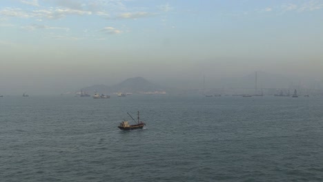 Morgendämmerung-Im-Hafen-Von-Hongkong
