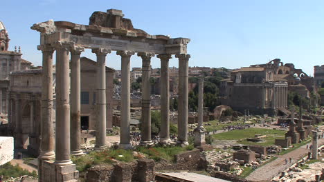 Säulen-Eines-Tempels-Im-Forum-Romanum