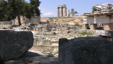 Greek-and-Roman-ruins-at-Corinth