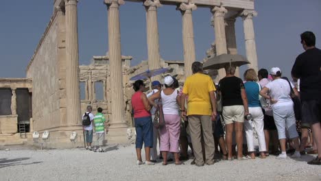 Turistas-De-La-Acrópolis-De-Atenas