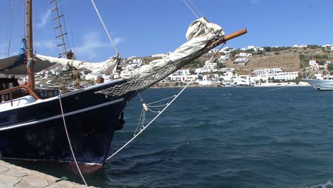 Mykonos-sailing-ship