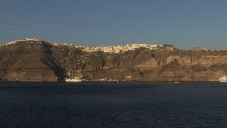 Santorini-In-Der-Caldera