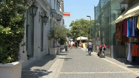 Athens-Placa-street-scene