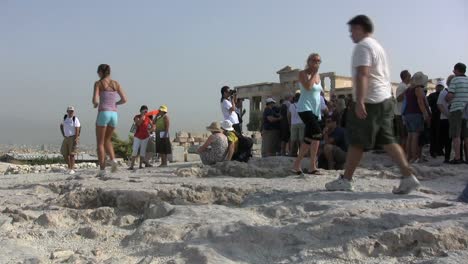 Athens-acropolis-with-tourists