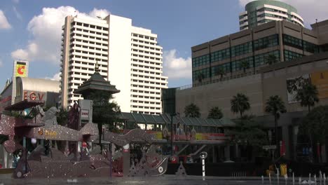 Bangkok-fountain-&-building
