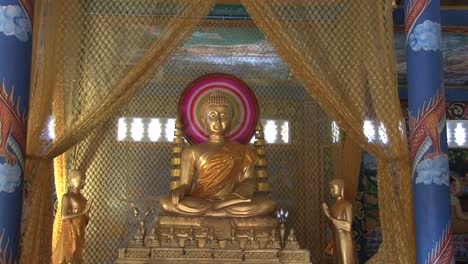 Cambodia-Buddhist-temple-with-image