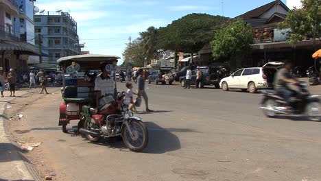 Cambodia-Sihanoukville-street-and-traffic