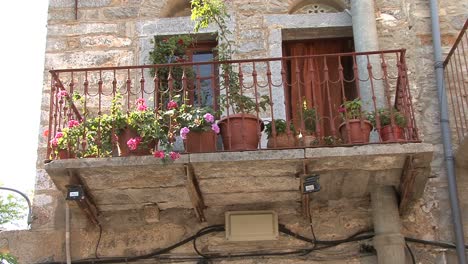 Chios-Flower-pots-on-a-balcony-in-Mesta