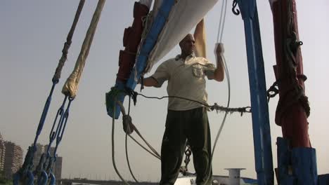 Egipto-Barquero-En-El-Nilo