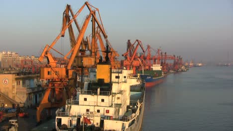 Guangzhou-loading-ship