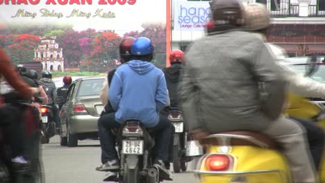 Hanoi-Motorroller-Hautnah