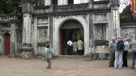 Hanoi-temple-of-literature-gate