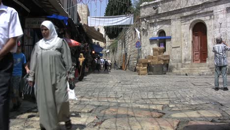 Israel-Jerusalem-street-with-people