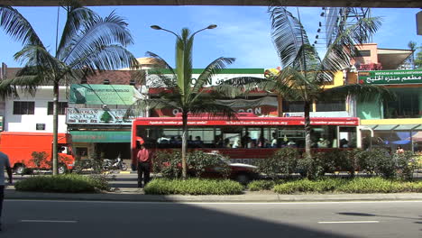 Kuala-Lumpur-street-&-bus
