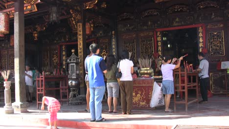Malacca-devotees-at-a-temple