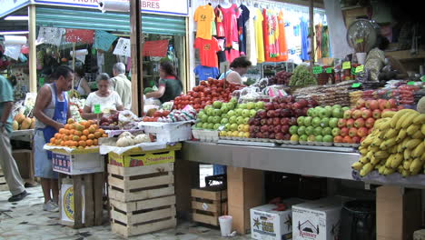 Mexico-Mazatlan-selling-fruit