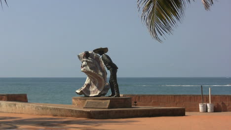 Mexico-Puerto-Vallarta-Estatua-De-Bailarines-Acercar