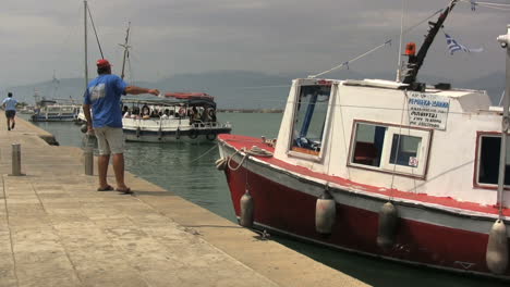Nafplion-man-pulling-a-boat-to-dock