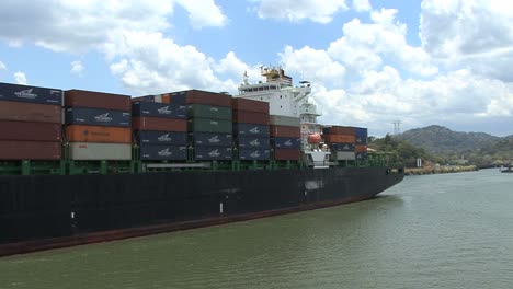 Panama-Canal-Container-ship