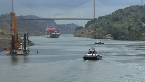 Panama-Canal-Tug-boat-&-bridge