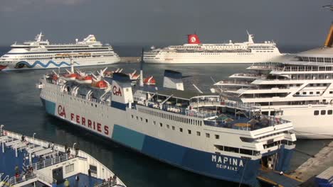 Rhodes-ships-in-port
