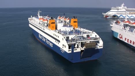 Ferry-leaving-Rhodes