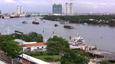 Ho-Chi-Minh-Stadt-Am-Saigon-Fluss