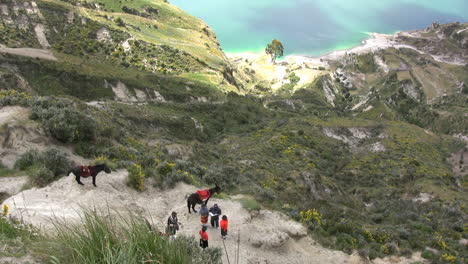 Ecuador-people-at-crater-lake