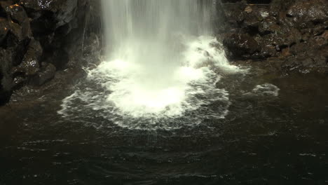 Piscina-Hawaiana-En-Kamaee-Falls