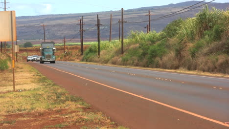 Kauai-Highway-truck-and-traffic-behind