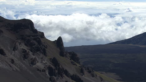 Maui-Haleakala-crater-with-clouds-4