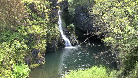 Pool-and-waterfall-Hana-road