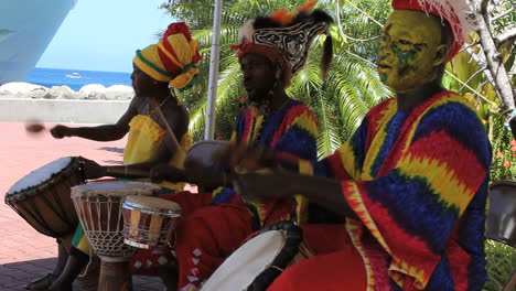Mdn-Spielen-Instrumente-In-Grenada