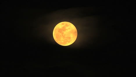 Full-moon-in-the-night-sky