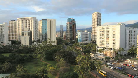 Honolulu-park-and-skyline