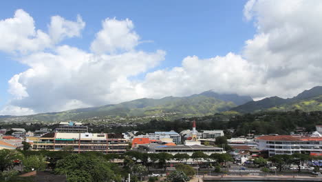 Papeete-Stadt-Mit-Wolken-Am-Himmel