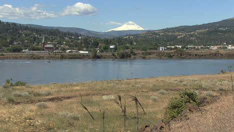 Columbia-and-Mount-Hood-at-The-Dalles