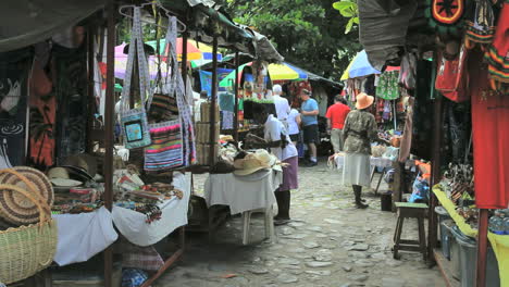 Dominica-Roseau-market-2